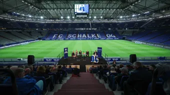 450 Fans und Mitglieder versammelten sich zum Austausch mit den Vorständen.
