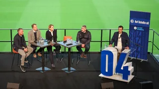 Vorstand S04 und Vorstand Auf Schalke eG auf dem Podium.